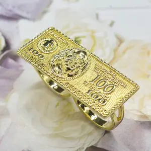 18k gold-plated double ring set in the shape of dollar bills, fashionable hip-hop style, hollow rings connecting the fingers, suitable for men's everyday wear. Men's jewelry.