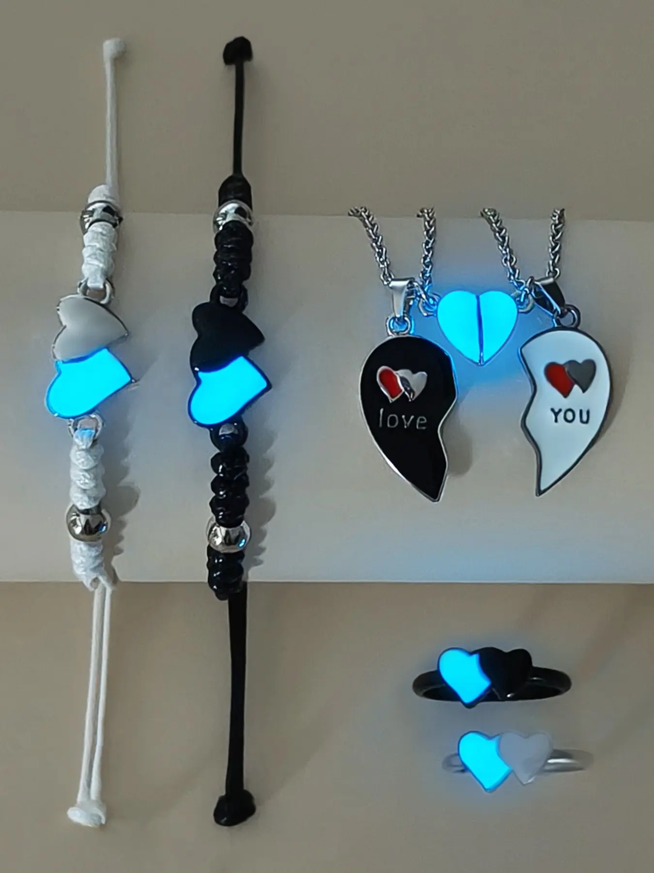 6 Piece Glow-In-The-Dark Heart Necklace Bracelet Ring Set, Heart Shine Set, Trendy Jewelry Set, Fashionable Jewelry Set, Cute Fashion Couples Jewelry Set for Valentine's Day, Women's Stylish Accessories