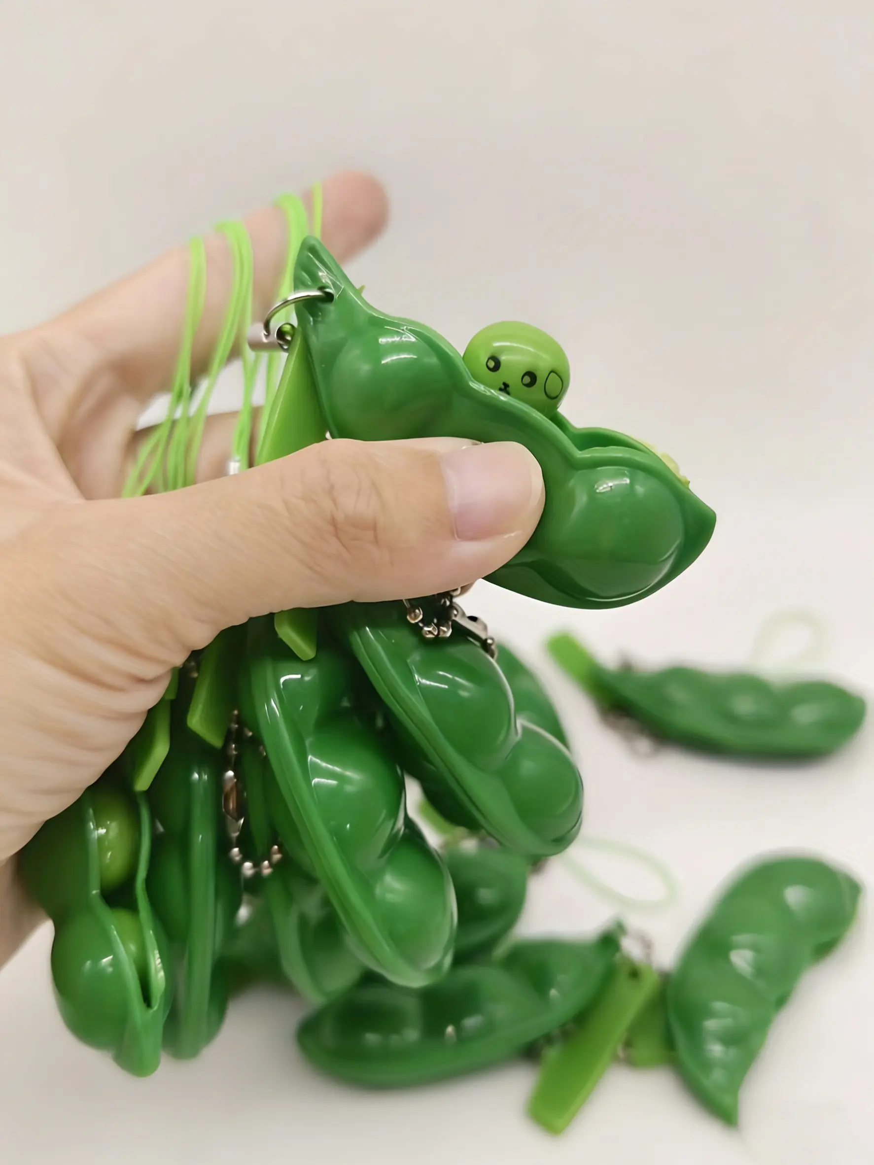 Decompression, Stress Relief Fidgets, Stress Relief Accessory, Fidget Pea Pod Bag Charm Squeeze Toy, Pea Design Repeatedly Squeezed And Rebounds Fun, Quirky, Soothing, Safe And Odorless, Durable For Bags, Keys, Earphone Cases, Gift For A Friend