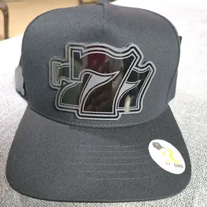 Gorra 777, color obscuro visera  roja  marca kamel  ajustable  de algodón