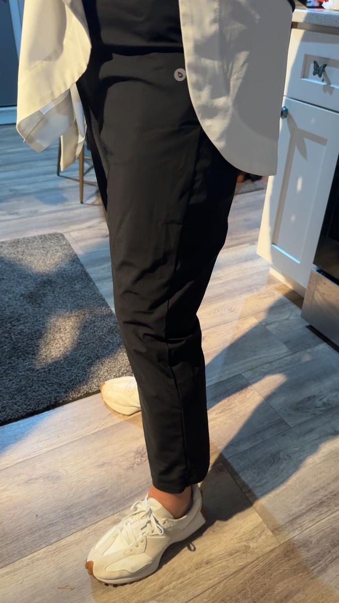 Item: Black, 26'', Large