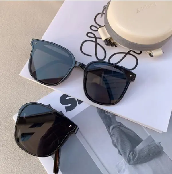Folding Sunglasses for Women Men Easy Carry Polarized UV400 Mini Foldable Sunglasses for Putting in the Pocket