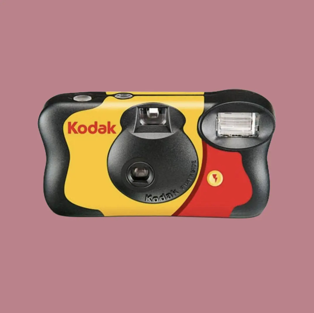 Kodak Fun Saver Single-Use Film Camera, 27-Exposure Roll, Built-In Flash Disposable Camera Picture People Pictures Lightweight Outdoor Compact