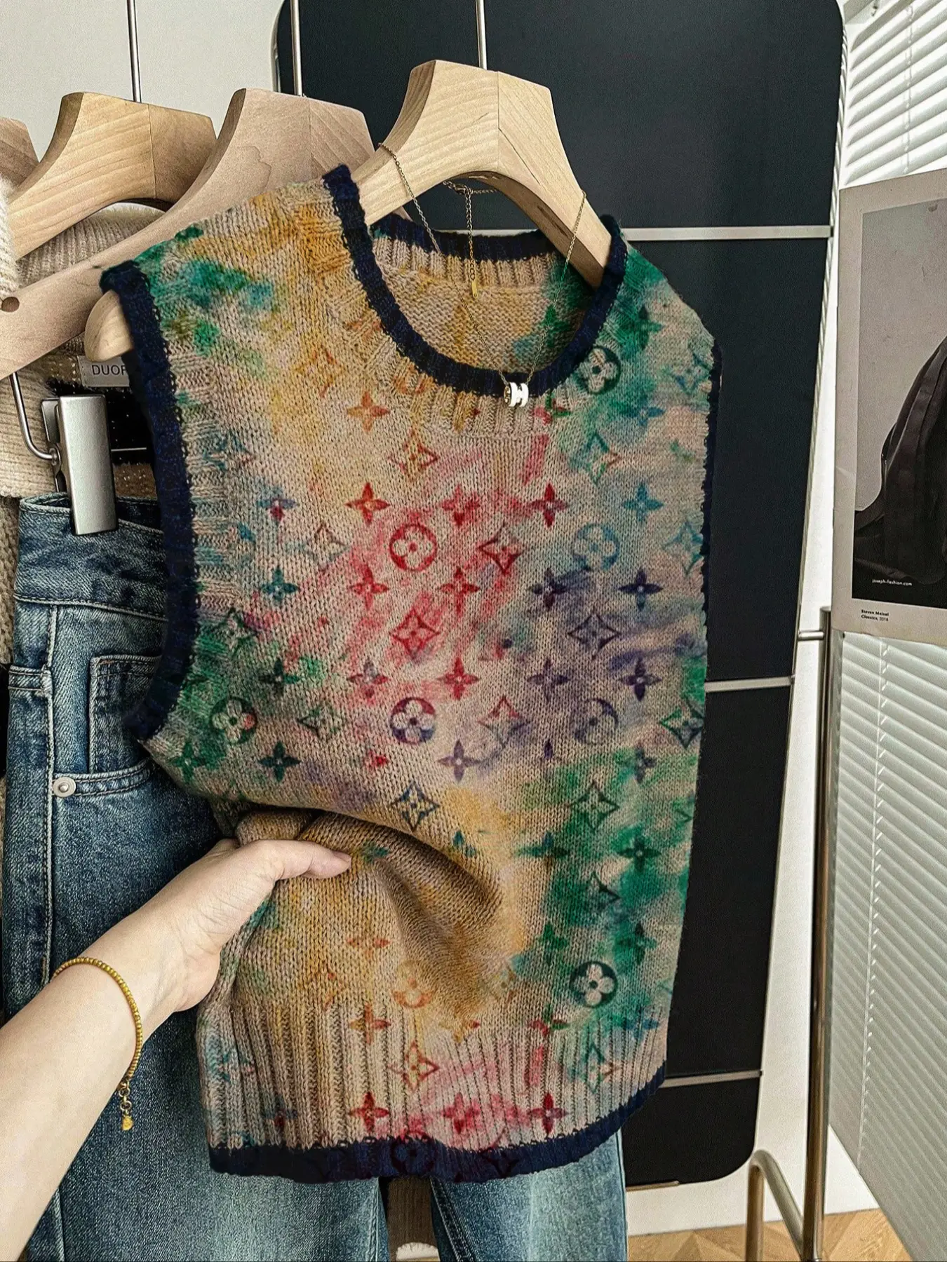 Women's Casual Loose-Fitting Round Neck Sleeveless Knit Top, Womenswear, Spring Summer Fall, Deep Blue Gradient Geometric Print Sweater, Lady