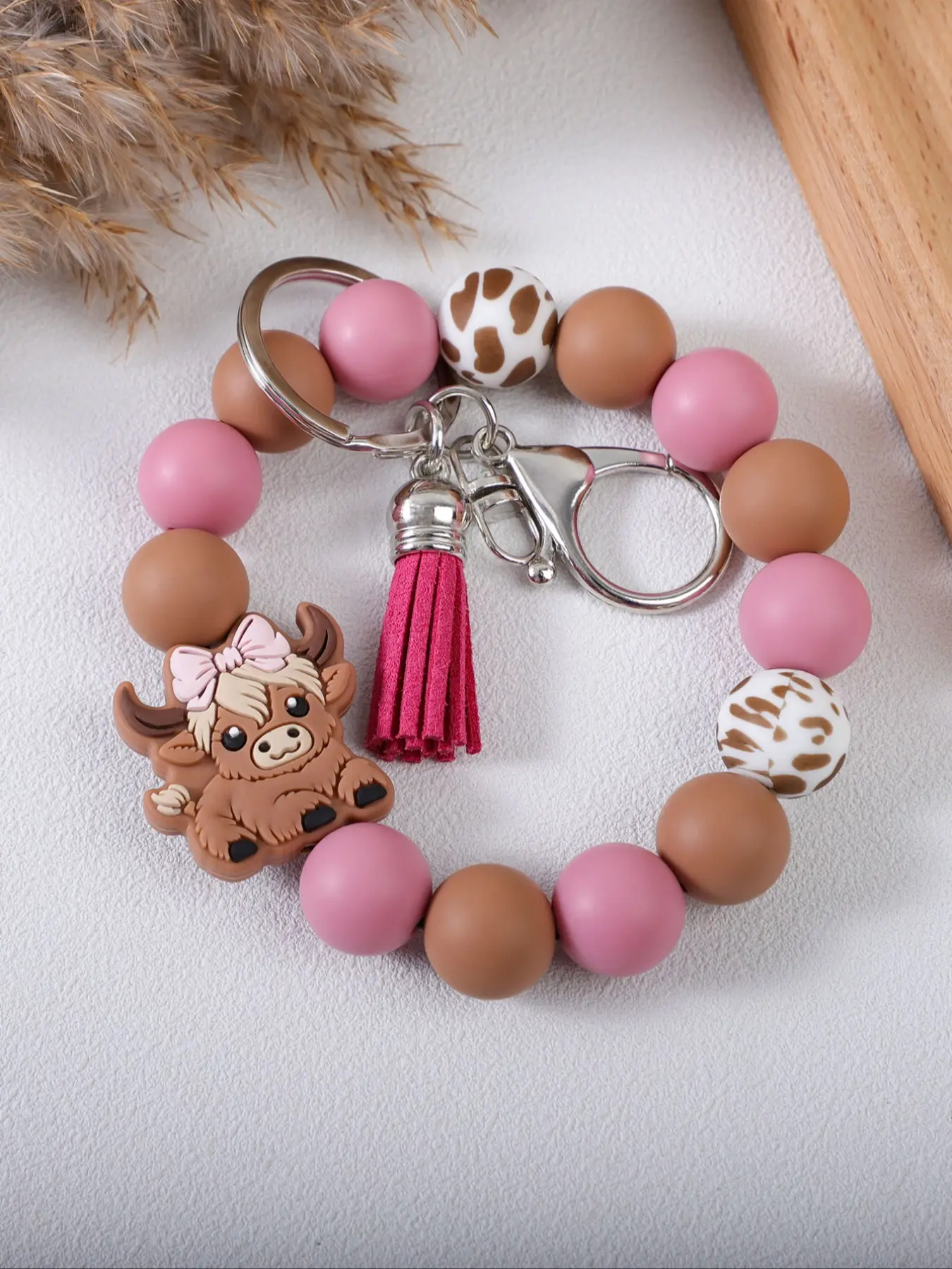 Cute Farm Style Beaded Wrist Keychain, Multiple Colors Available, Spot Pattern Beads with Bow Cow Design, Perfect Gift for Friends & Family, Silicone Key Pendant