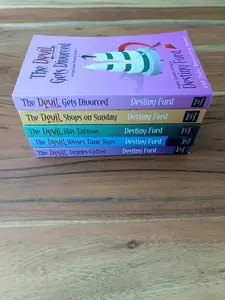 Full Stack (so far) - First 5 Kate Saxee Mystery Series Books Bundle + Free Gifts