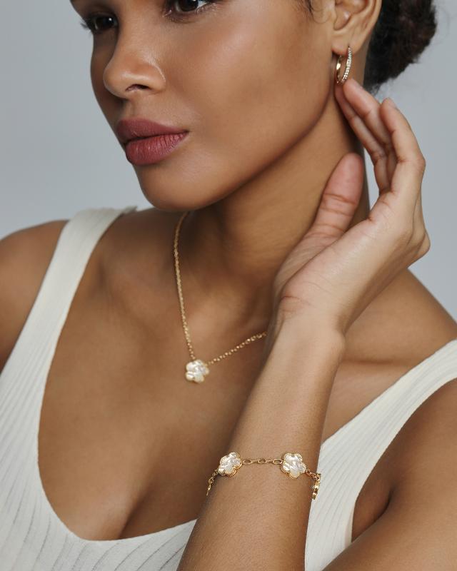 PAVOI 14K Gold Plated Clover Bracelets for Women - Flower Four Leaf Clover Bracelet - Mother of Pearl & Onyx Gemstone Lucky Flower Design - Adjustable Trendy Jewelry Gifts