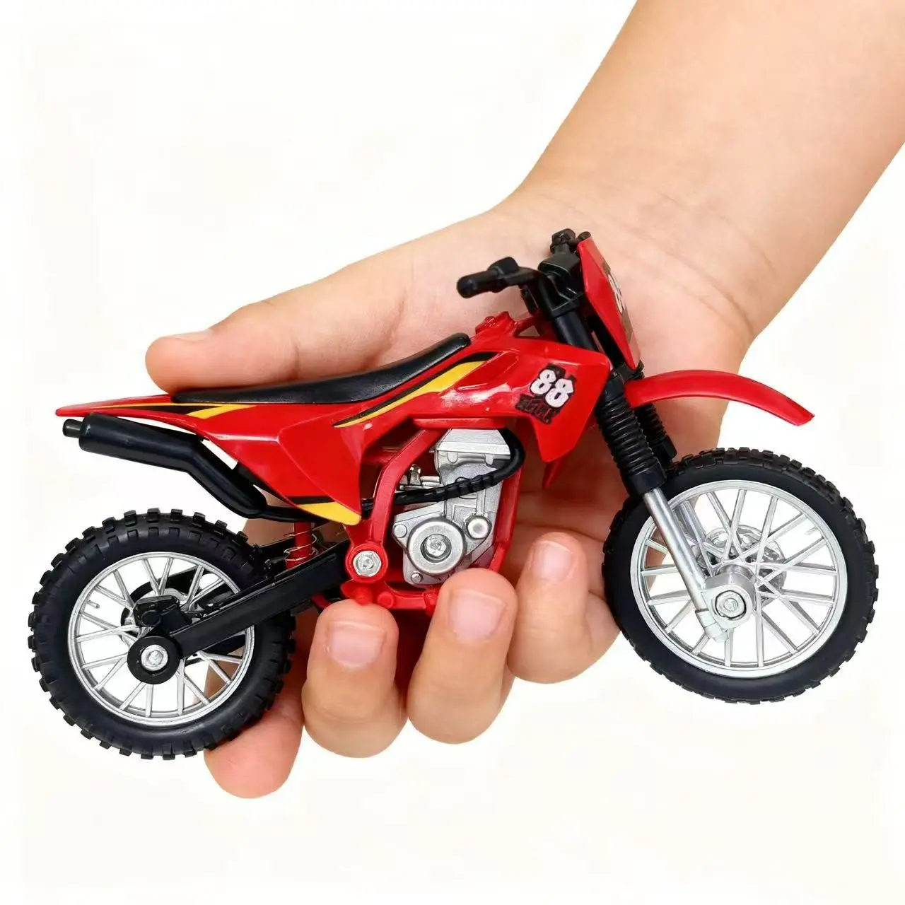 1:18 Scale Realistic Motorcycle Model, Interlocking Head Steering, Rolling Wheels, Shock Absorbing Rear, Adjustable Stand, Perfect Gift, Scale Collectible Motorcycle