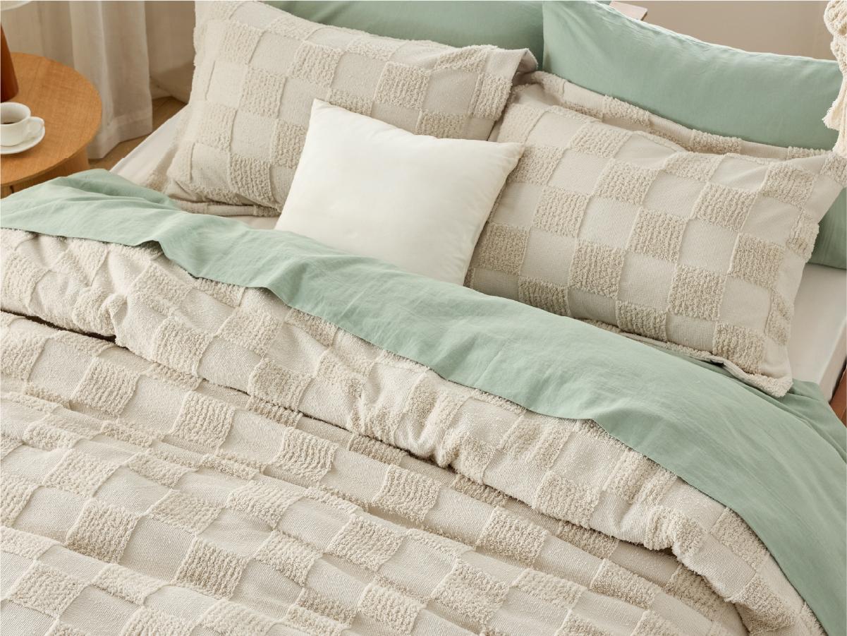 【Spring Glow Up】Bedsure Checkered Farmhouse Shabby Chic Comforter Set ,Boho Tufted Bed Set, King Size Bedding, 3 Pieces, 1 Plaid Geometric Comforter and 2 Pillow Shams,Jacquard Design Soft Breathable Lightweight All-Season Filling OEKO-TEX Certified