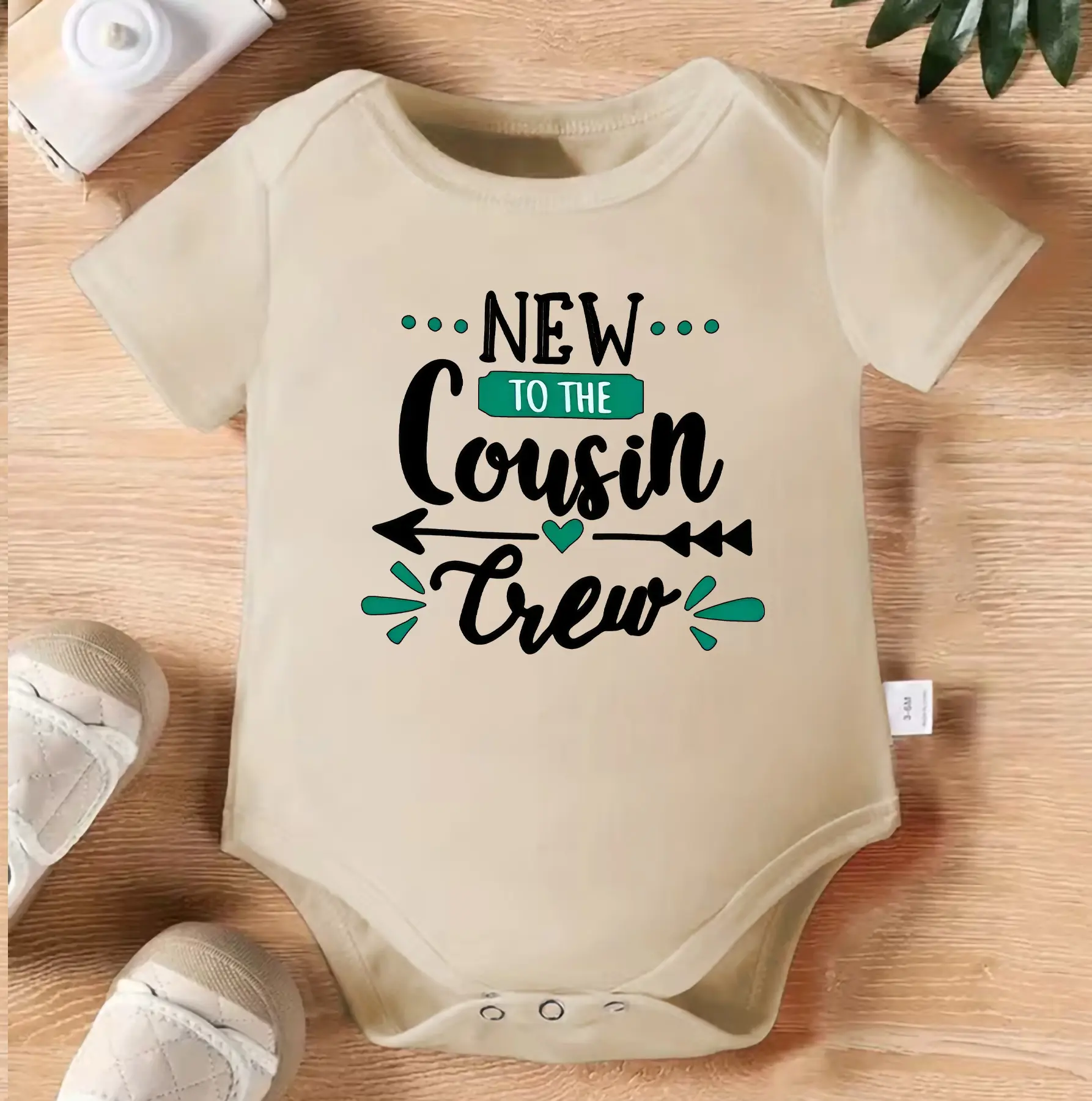 1pc Baby Crawling Suit - White Onesie with "New to the Cousin Crew" Print - Soft Cotton Outfit for Newborns & Toddlers 0-3 Years - Cousin Welcome Gift - Machine Washable Infant Wear