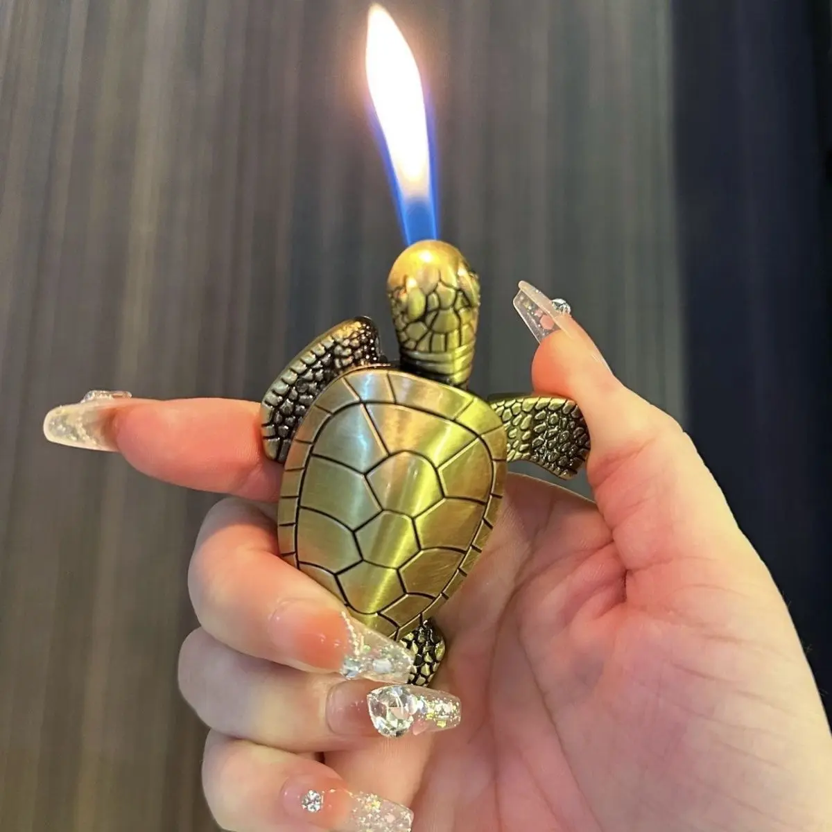 (Without butane) Creative desktop turtle lighter, portable gas lighter, adjustable flame (can add butane repeatedly)