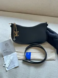 Pre-owned Louis Vuitton New Pochette LV Bloom Underarm Handbag Shoulder Bag, Black, Size: 23 cm (L) x 10 cm (H) x 4 cm (D)