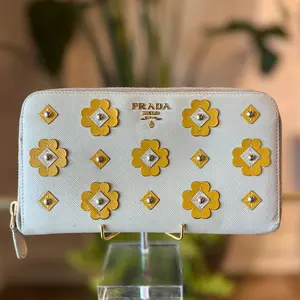 Pre-owned PRADA Leather Small Leather Goods Continental Floral Appliqué Saffiano Wallet