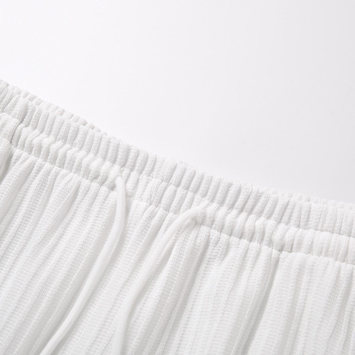 Classic men's solid color summer polo shirt shorts set, regular version with vertical fine stripe texture and exquisite collar design to create a refined casual look