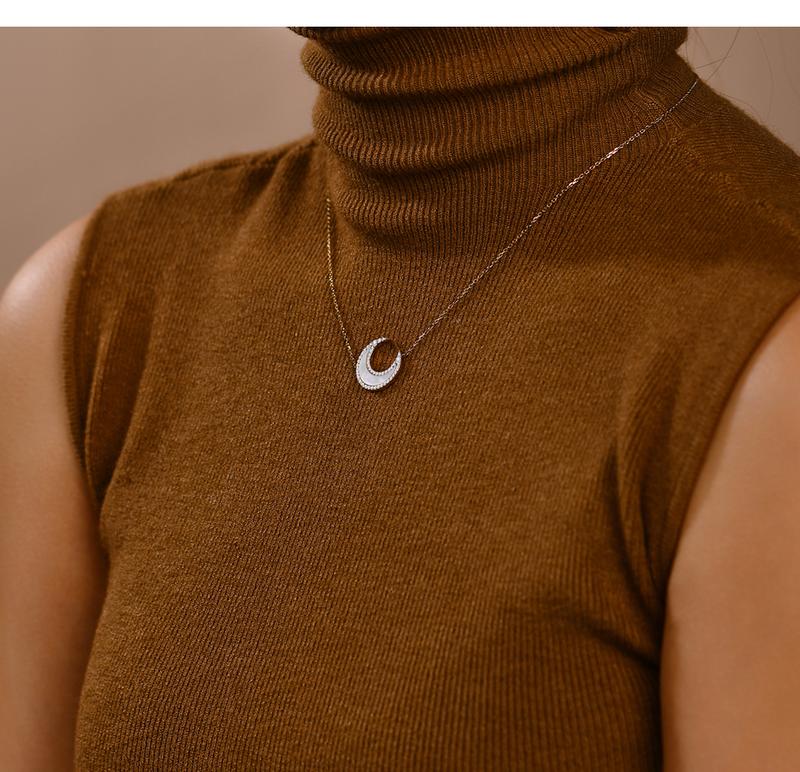 ATTAGEMS Classic D VVS1 Color Lab-Created Moissanite Crescent Moon Pendant Necklace for Women Men Unisex Daily Wear Sterling Silver Engagement Anniversary Birthday Travel Wedding Party Gift N050