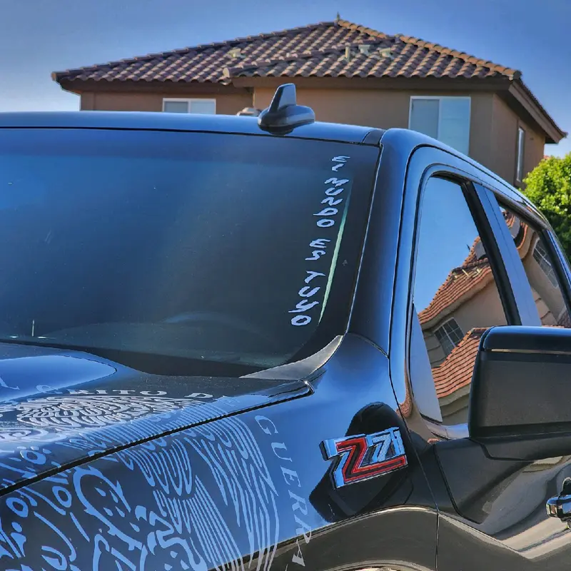 El Mundo Es Tuyo Decal