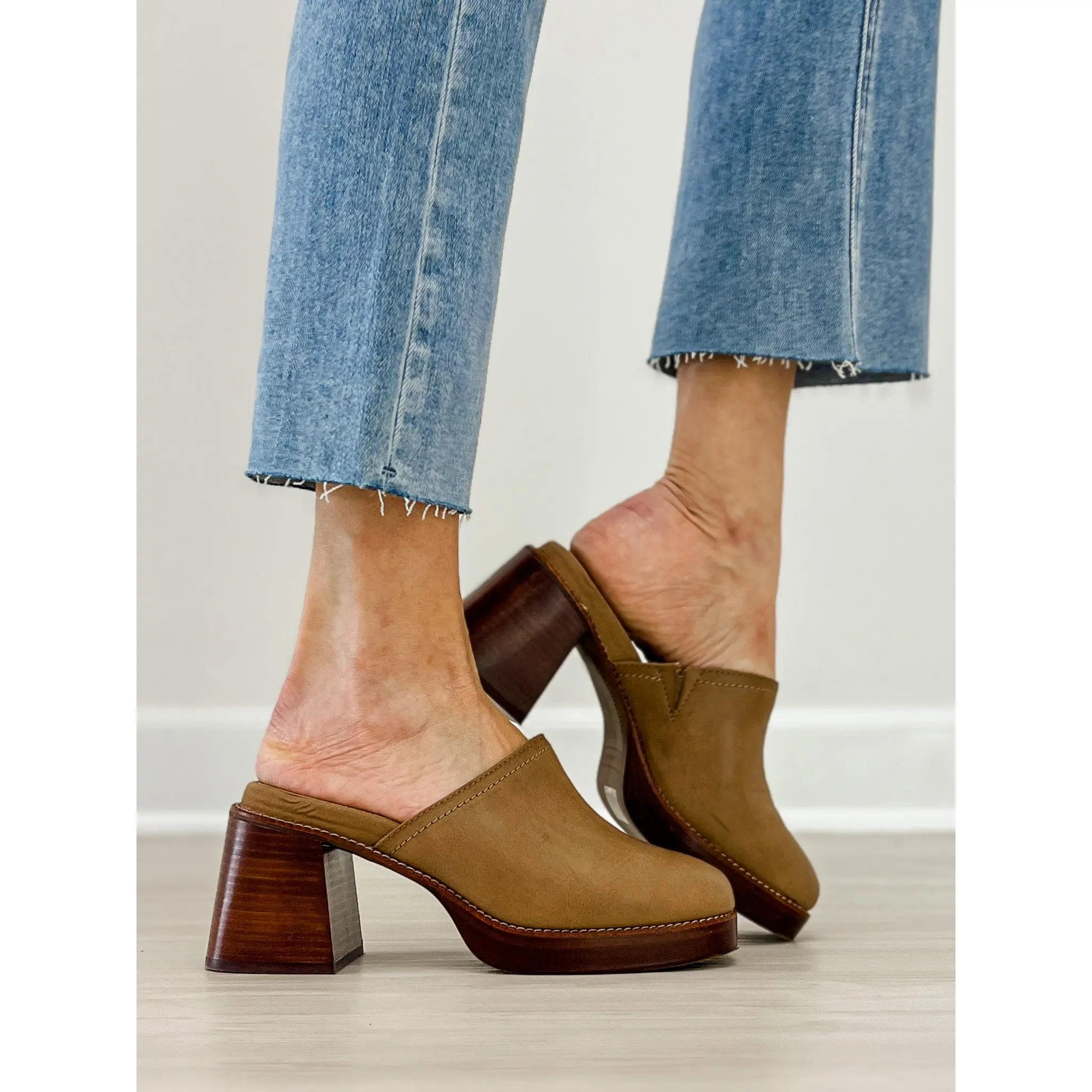 Yellowbox Ivaria Platform Clog in Taupe