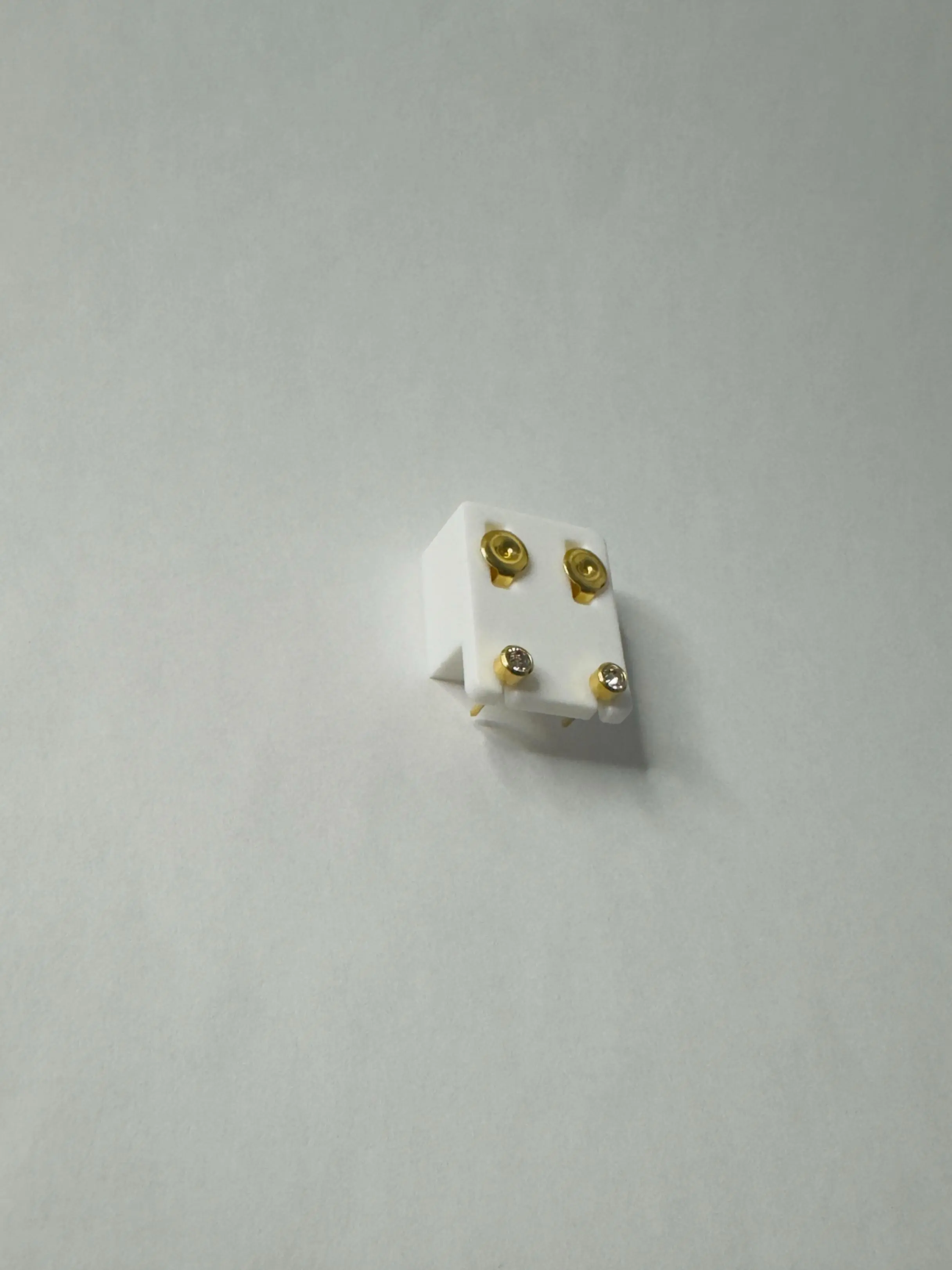 Stud Earring with Secure Screw-Back Design for Elegant Everyday Wear
