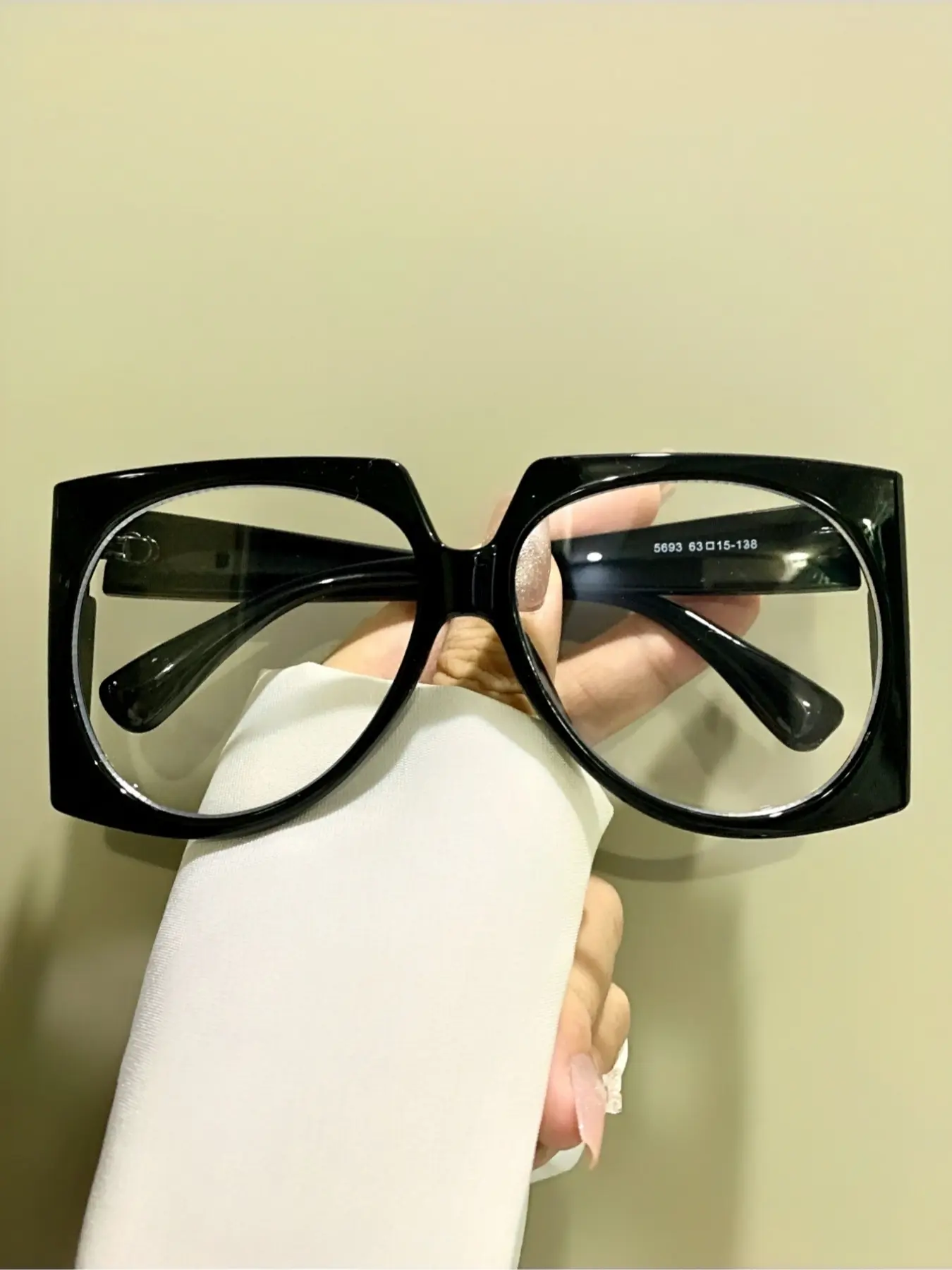 Trendy Oversized Glasses with Metal Hinges, Unisex Fashionable Frog Glasses, Black Frames Eyewear, Fashion Frame Eyeglasses, Casual Stylish Glasses, Casual Style Eyewear, Trending Glasses, Perfect for Men & Women