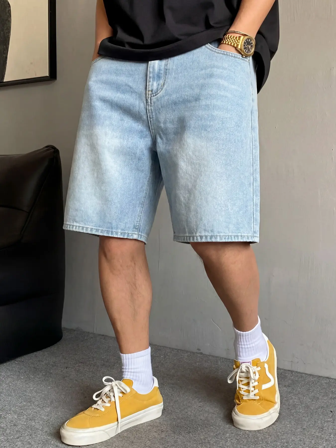 Men's basic light wash vintage wash straight-leg Jean Classic denim shorts, casual, Streetwear, versatile, and comfortable. Non-stretch denim shorts with a regular straight-leg fit. If you prefer a looser feel, you can size up.