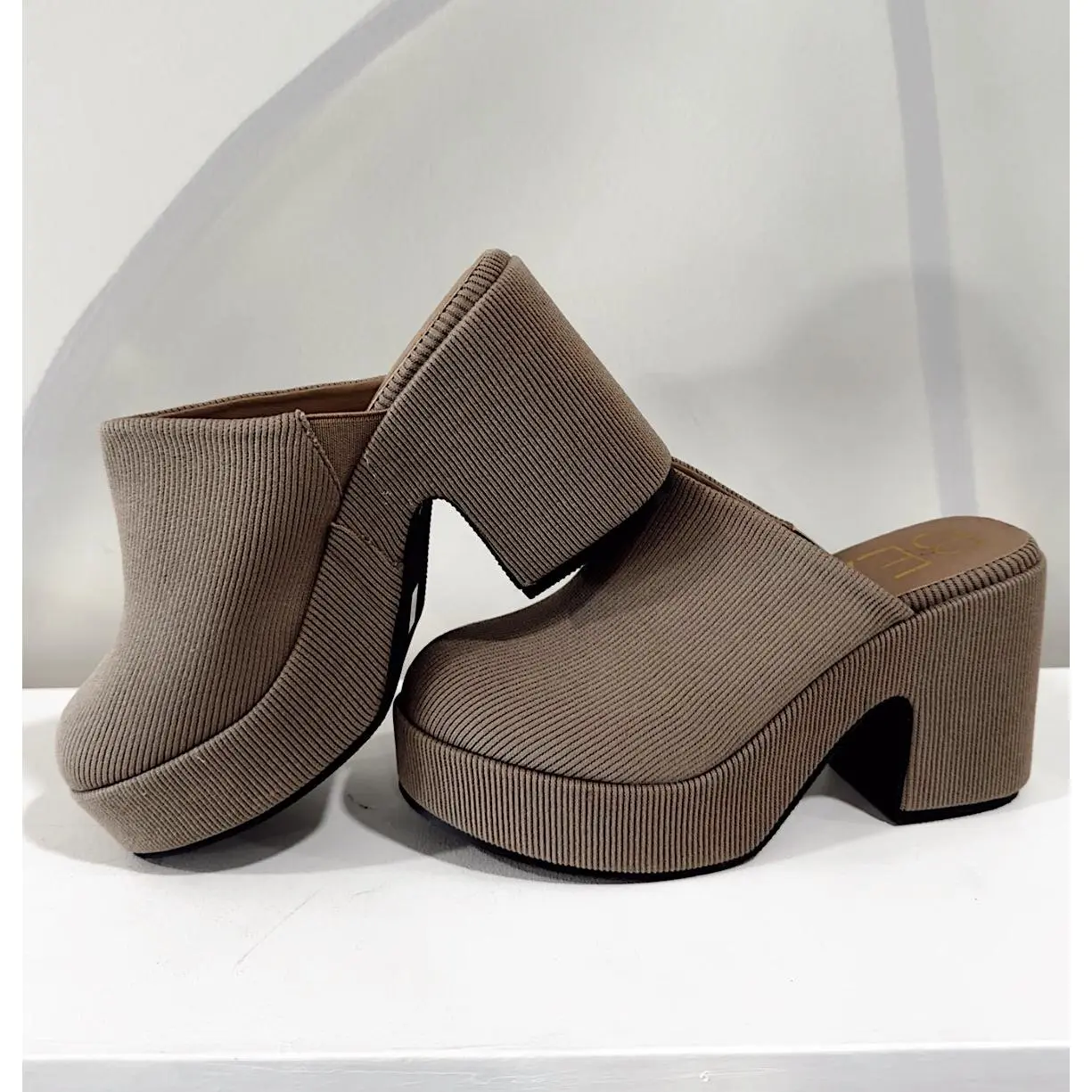 The Jayde Clog