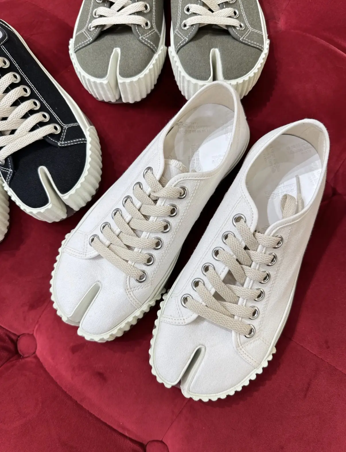 Women's 2026 New Tabi-Inspired Split-Toe Canvas Flats, Chunky Sole Lace-Up Closure Streetwear Chunky Shoes, Ideal for Casual Outings