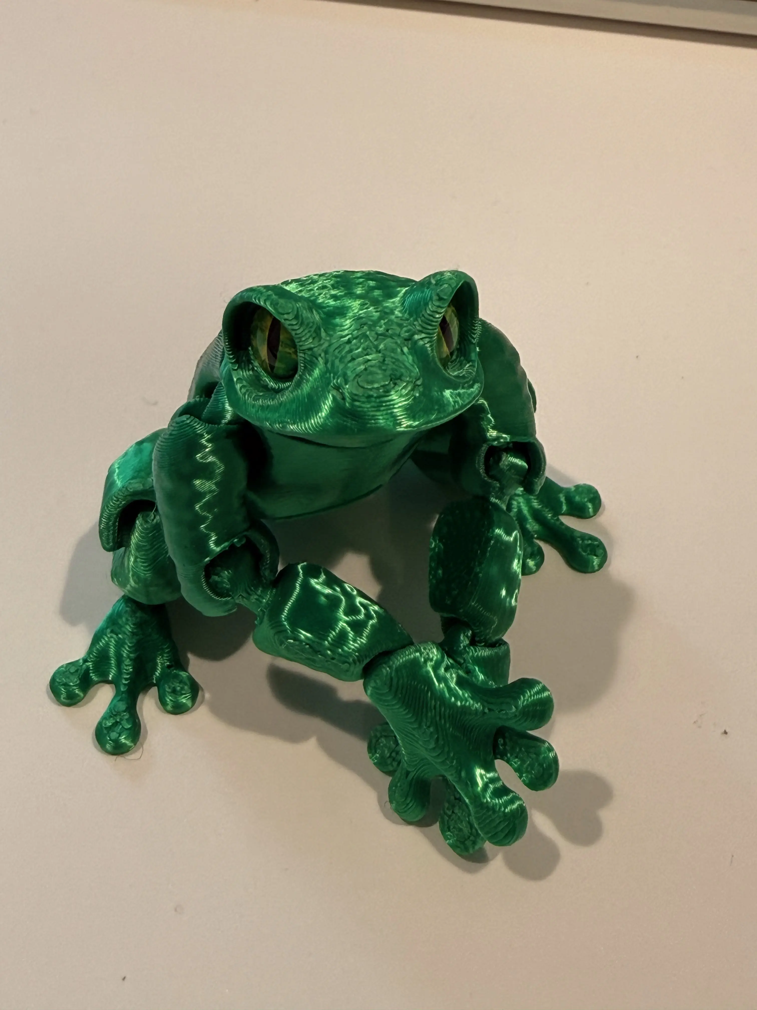 Cute Articulated Magnetic Frog Ornament - Collectible Style Figurine, Decorative Sculpture, Hanging Desk Buddy, Shelf Edge Home Decor Statue, Funny Magnet-Embedded Companion, Ornaments, Collectible Style Figurines