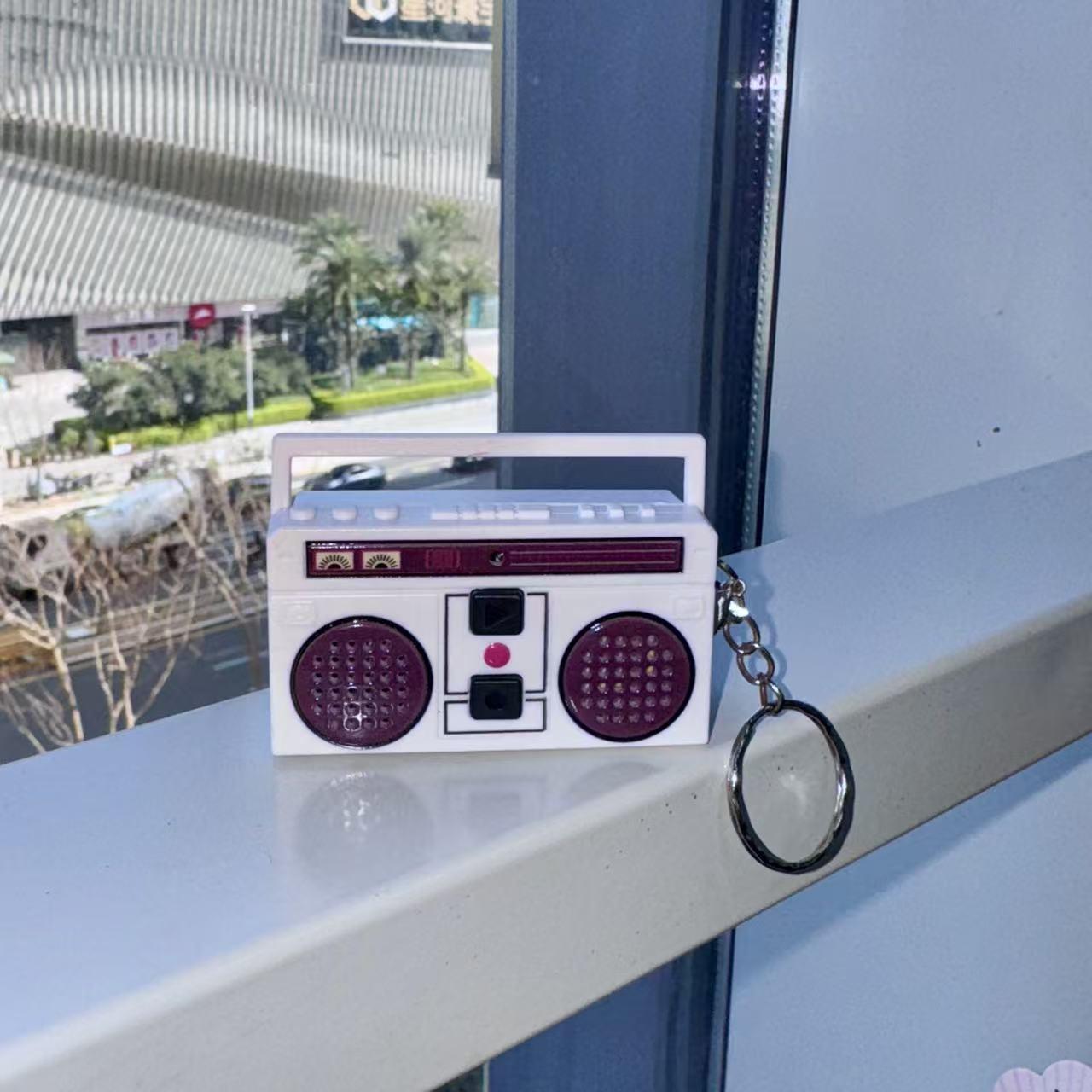 Recording Box 60s Mini Recorder Creative Keychain for Love Messages, Daily Memos and Capturing Song Covers, Ideal Couple Gift and Birthday Gift