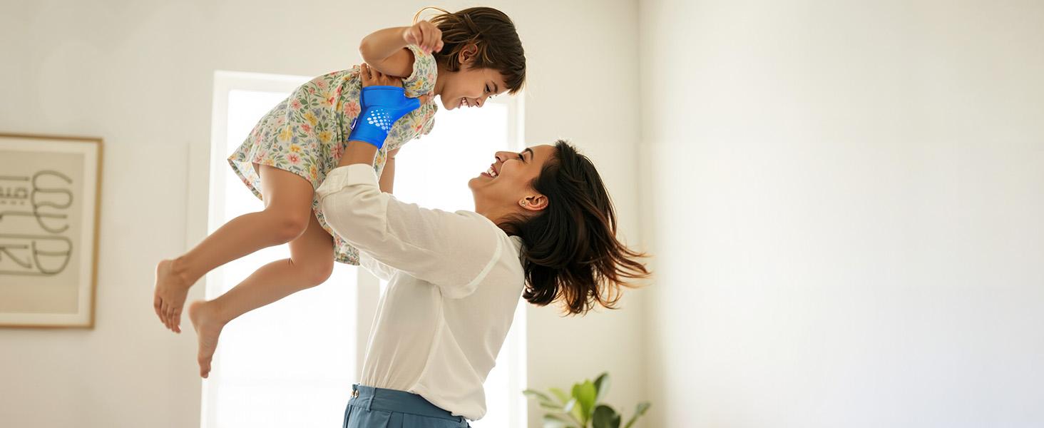 Fitomo Wrist Ice Pack Wrap Couple Set Wearable icepack-Experience Hot & Cold Compression Therapy enhanced by 3D Cooling Tech – a Reusable Wrap for Soothing Sore Wrists, Reducing Swelling & Daily Comfort