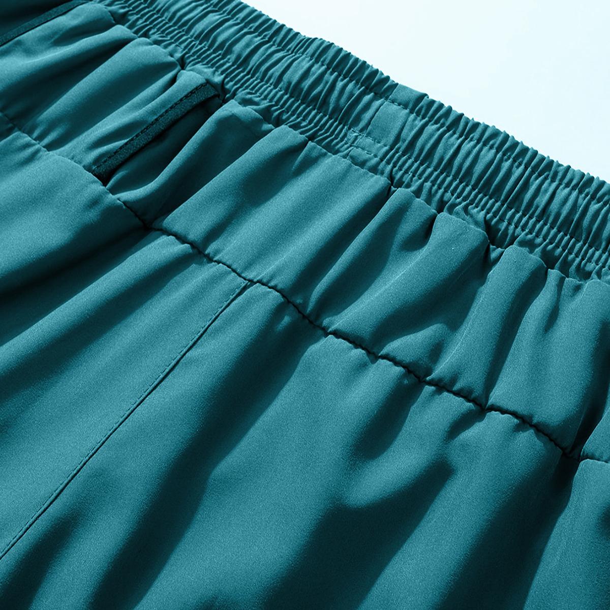 Lightweight and quick-drying sports shorts for men, suitable for summer outdoor fitness, running and leisure sports. It has a double-layered inner lining and built-in pockets.