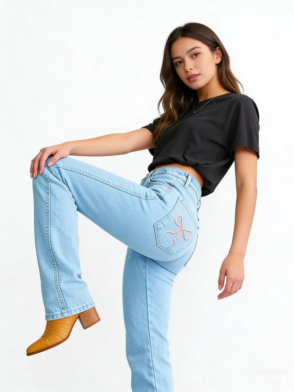 Stretchy High-Waisted Slim-Fit Jeans Vintage Style Bootcut Flare Light Wash Distressed Finish for Effortlessly Chic Outfit