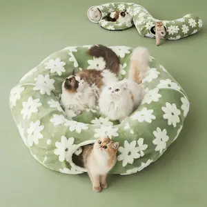 Designed specifically for indoor cats – a warm, cozy, and irresistibly cute cat-shaped donut tunnel. This round pet play tunnel toy is perfect for kittens, puppies, and rabbits, serving as a fun cave toy and a cool accessory for your feline friend. mat