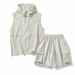 Summer new arrival: a stylish, casual, versatile streetwear set featuring a solid-color cap-sleeve hooded jacket/vest combo with a cool-touch soft feel; trendy brand design vest; breathable sports hoodie with a crinkle texture; cargo shorts with ribbon de