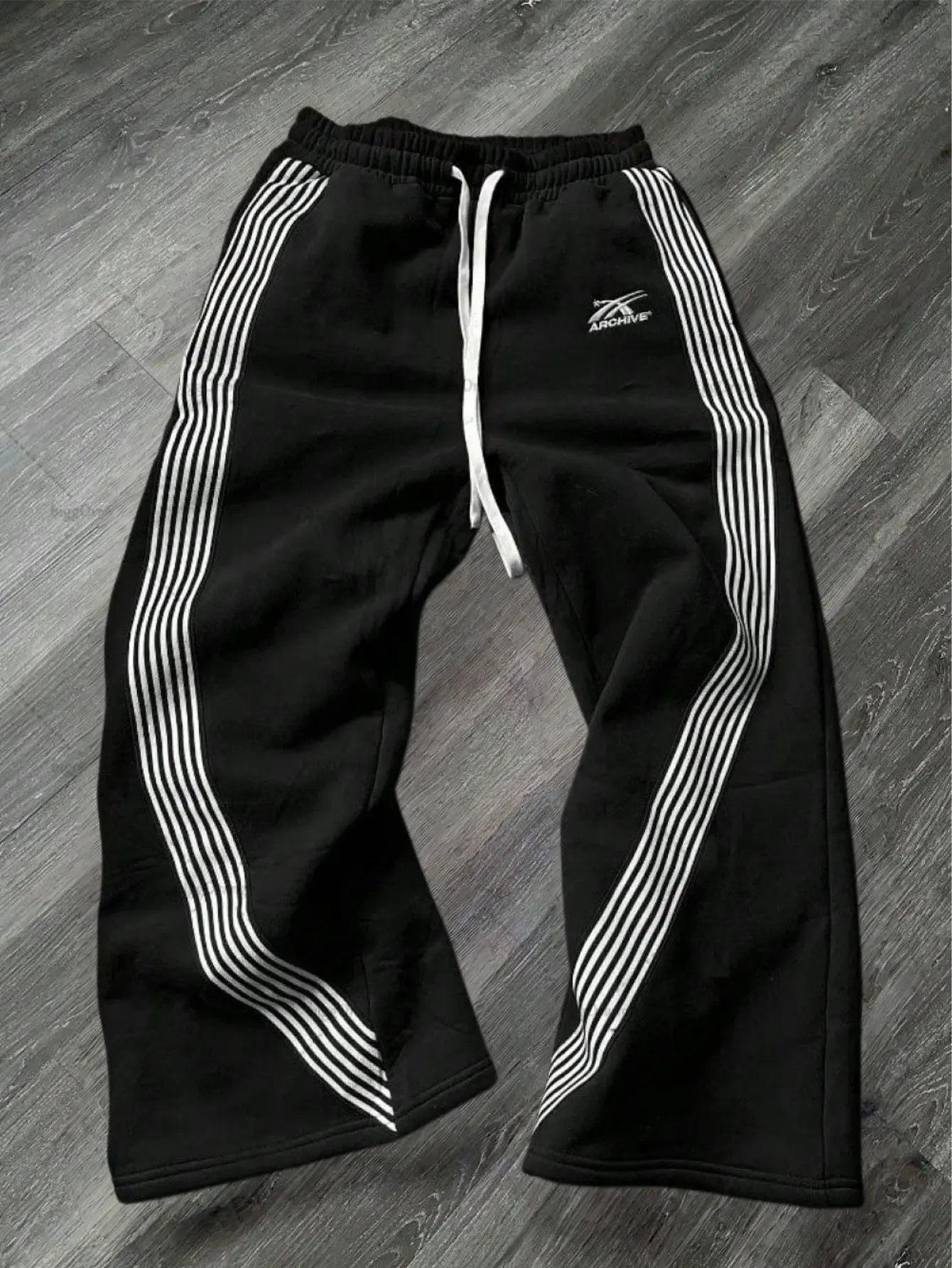 Men’s side-striped wide-leg athletic sweatpants — embroidered drawstring straight-leg long pants, American high-street retro loose casual long pants