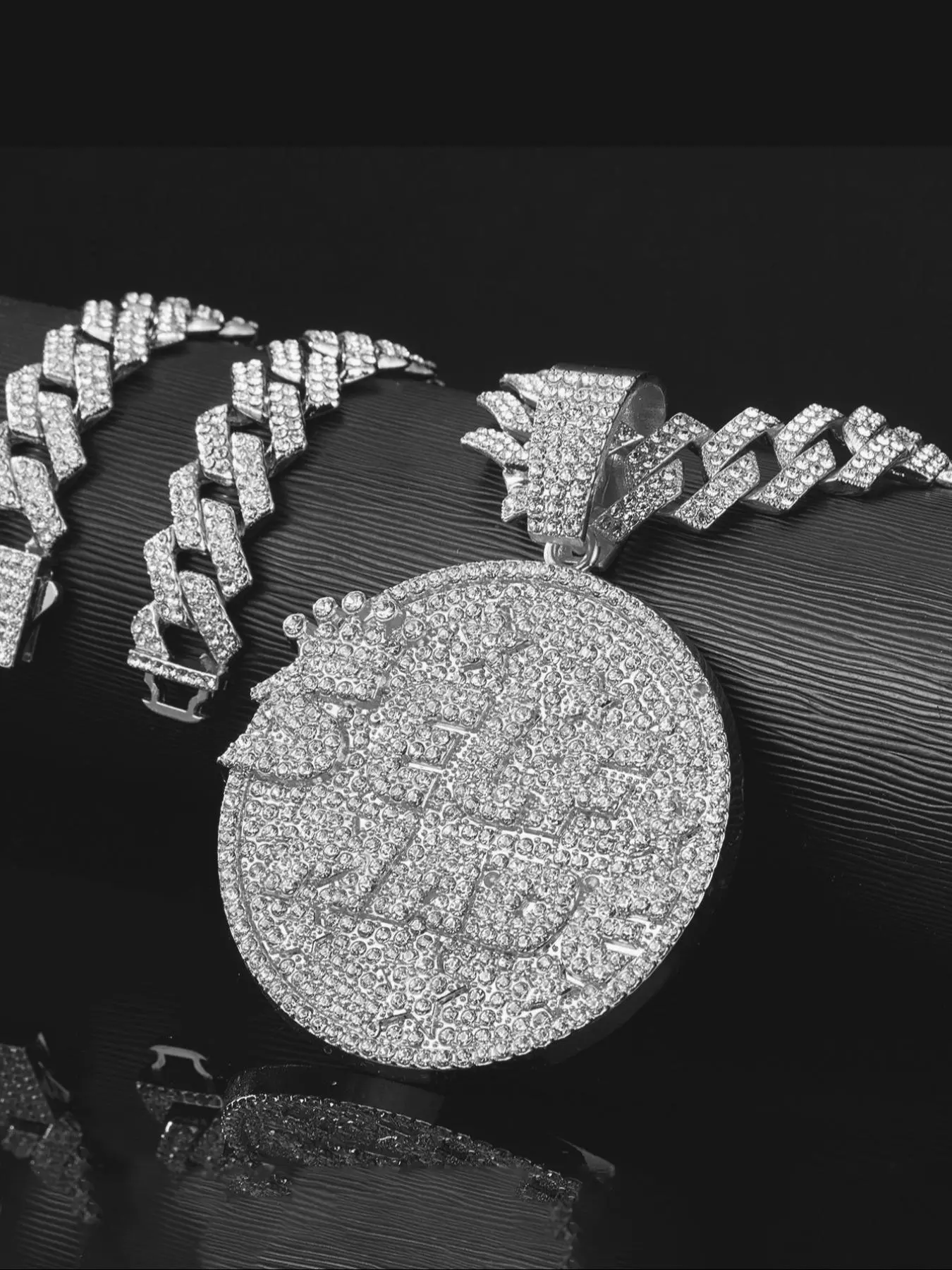 1set Rhinestone Pendant Necklaces, Iced-Out Miami Cuban Chain, Cuban Link Chain, Hip Hop Punk Style, Perfect for Parties & Gifts, All Seasons Jewelry