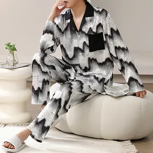 Men's satin ice silk pajamas set, spring and summer new cardigan top, casual loungewear can be worn outside, thin lapel pajamas, straight pajamas, autumn printed long-sleeved trousers two-piece set, suitable for men's home and outdoor wear