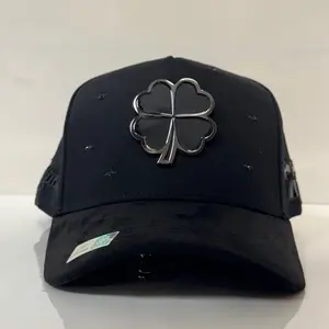 Trébol Color Negro High-Quality Black Cap with Silver Clover Emblem