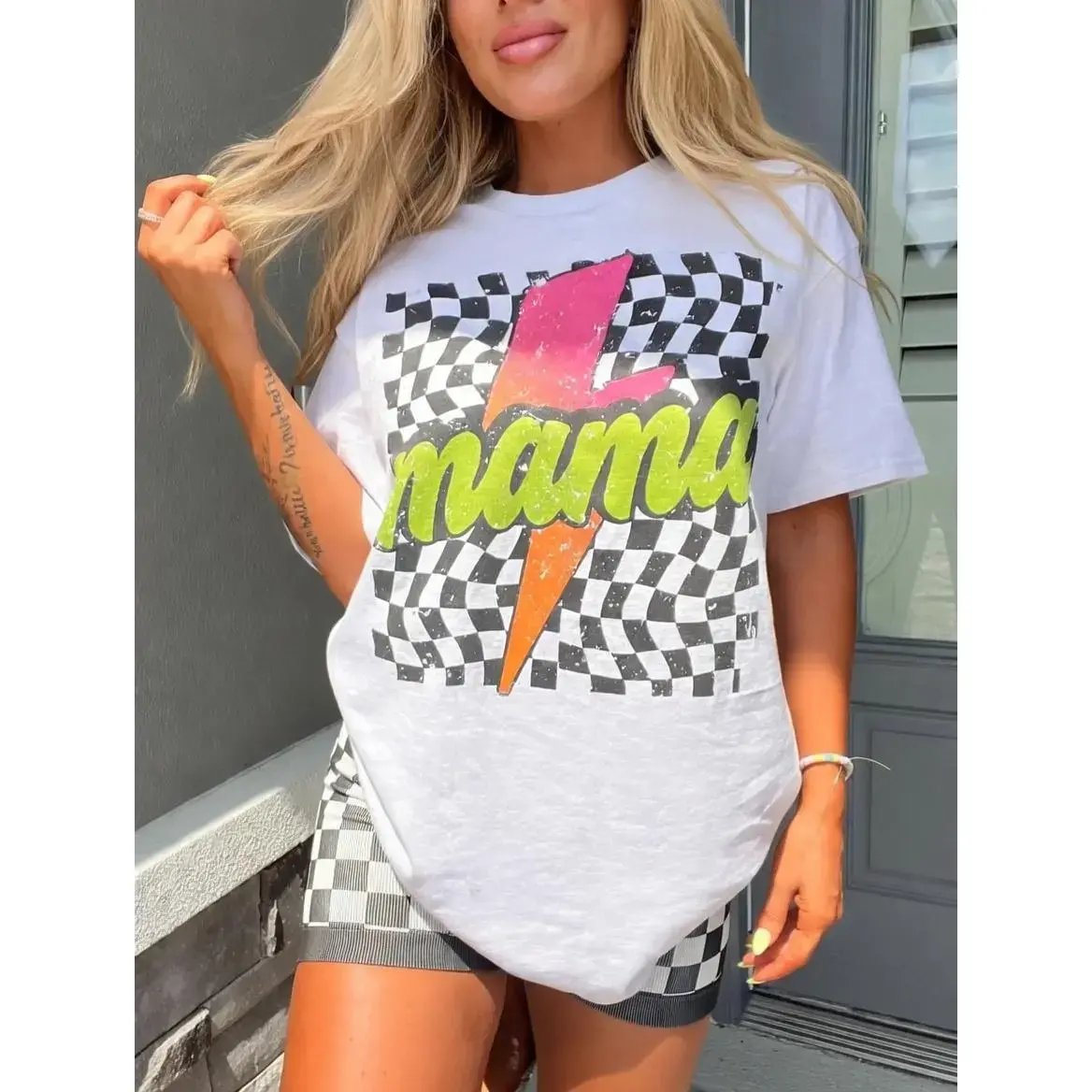 Womens Oversized Graphic Tee Lightning Bolt Mama Checkered Print Crewneck Short Sleeve Casual Streetwear Shirt for Summer Outfit Moms Gift