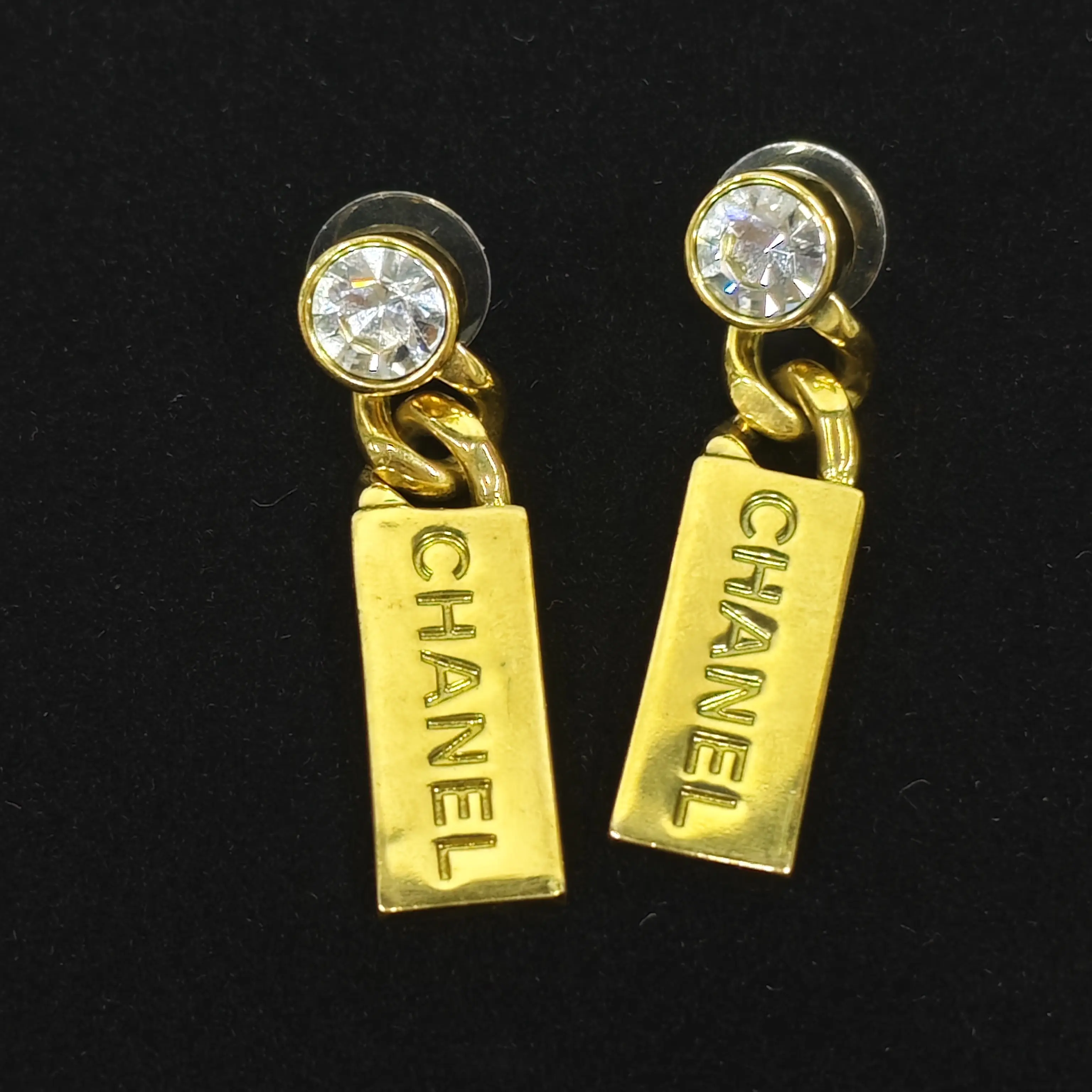 Pre-owned Chanel Classic Style Gold Stud Post Earrings with Crystal Logo Plaque, Vintage Ear Jewelry (SZS 03982), Classic Style Earrings