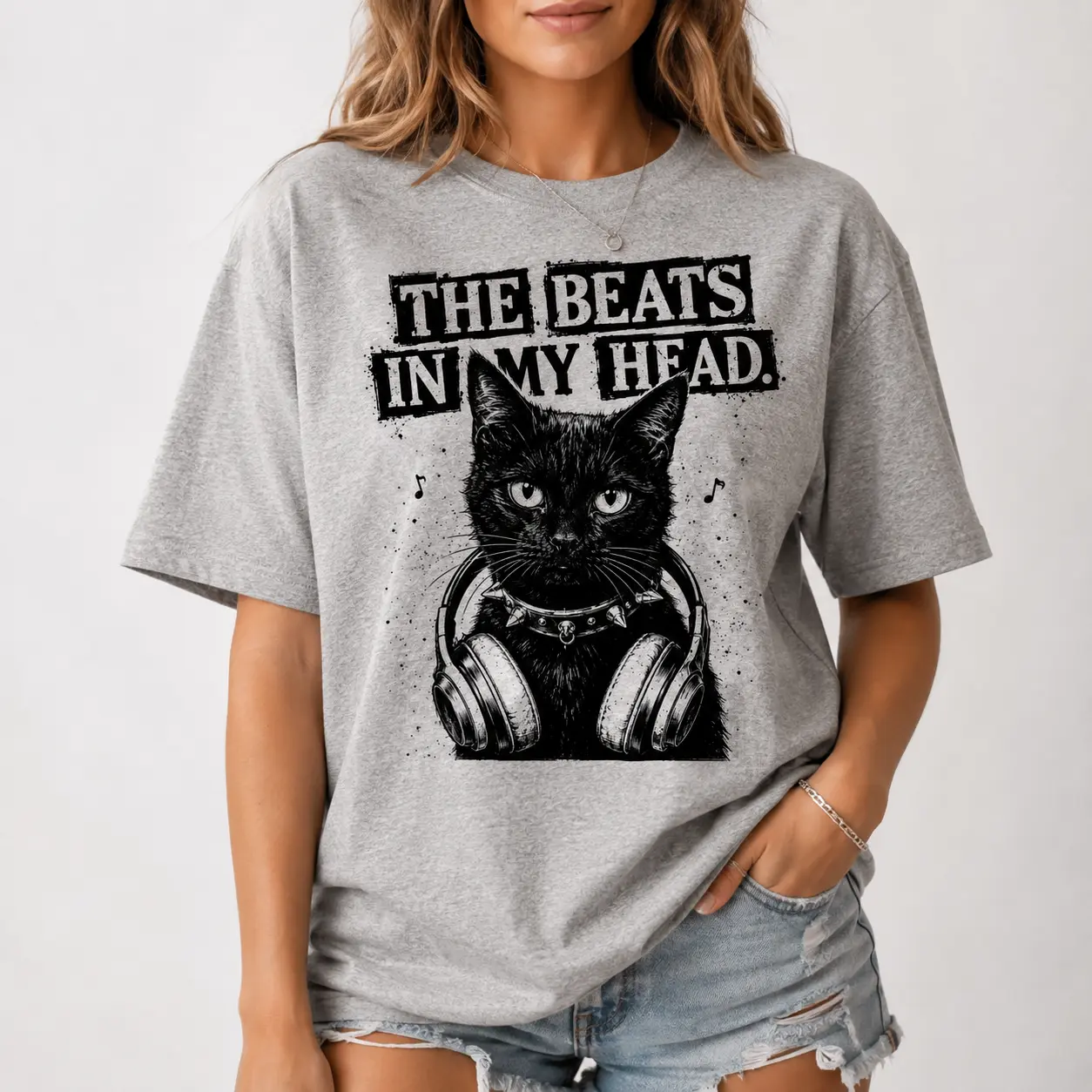 [100% Cotton] The Beats in My Head T-Shirt, Black Cat Music Tee for Women, Retro Feline Oversized Shirt with Headphones and Bold Typography, Charcoal Casual Top for Music Fans, Concert Days and Everyday Wear