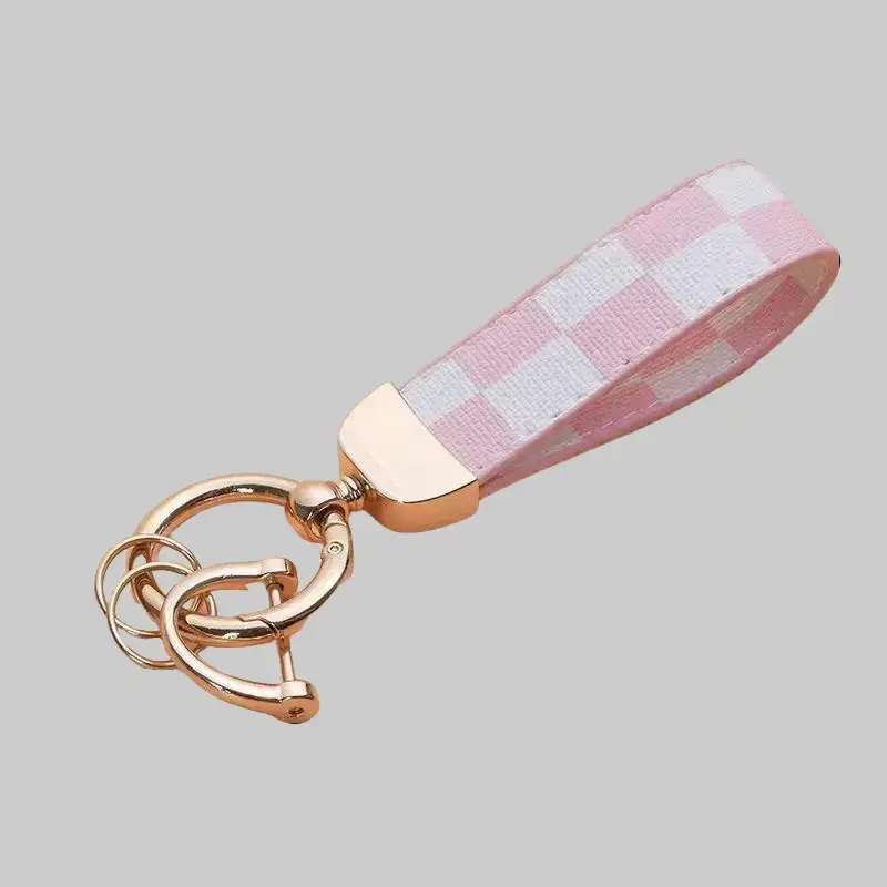 Leather Print Design Horseshoe Metal Keychain - Durable Car Keyring, No-Frills Automobile Key Accessory for Vehicle Keys, Bag Decoration