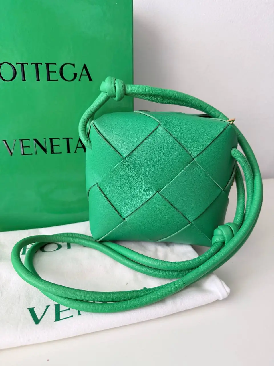Pre-owned Lambskin Mini Bags Bottega Veneta Mini Cassette Bucket Crossbody Bag – Green | Pre Loved