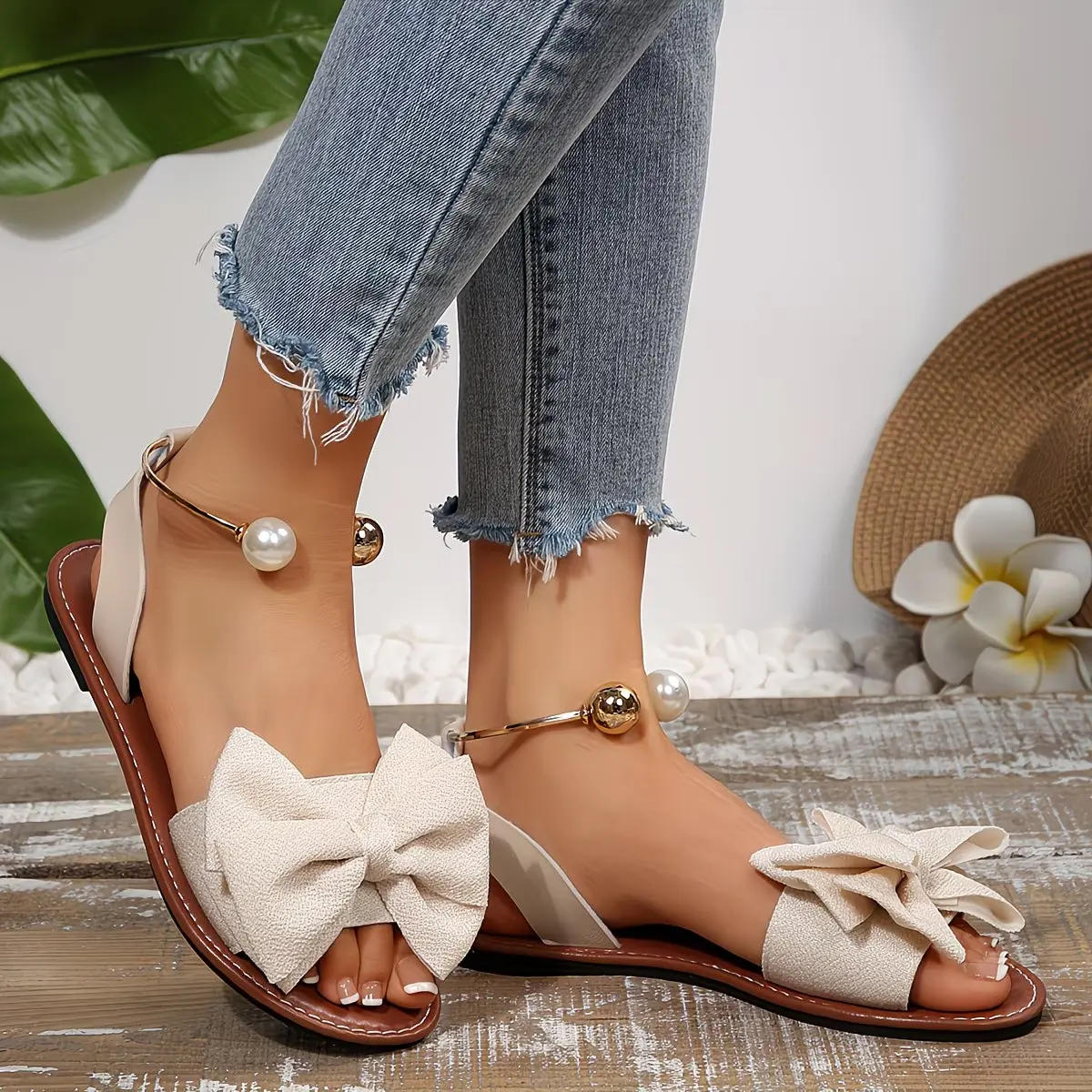 Sandalsforwomen,Pearl bow-knot women's flat sandals, lightweight, soft, comfortable, and gentle on your feet.