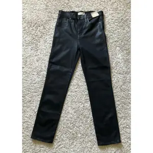 Madewell Stovepipe Jeans in True Black Wash: Coated Edition. Size 28.