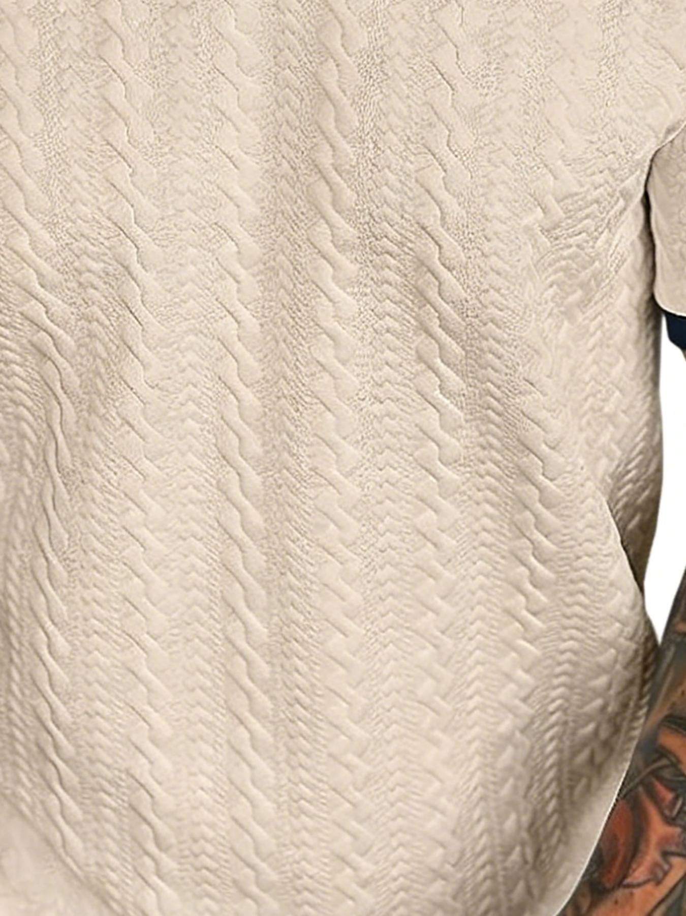 Men’s contrast-color short-sleeve casual commuter polo shirt Men’s knit polo shirt Cream-colored men’s polo shirt Men’s V-neck knit sweater Men’s short-sleeve knit polo shirt Men’s textured polo shirt Retro-style men’s polo shirt SpringStatements