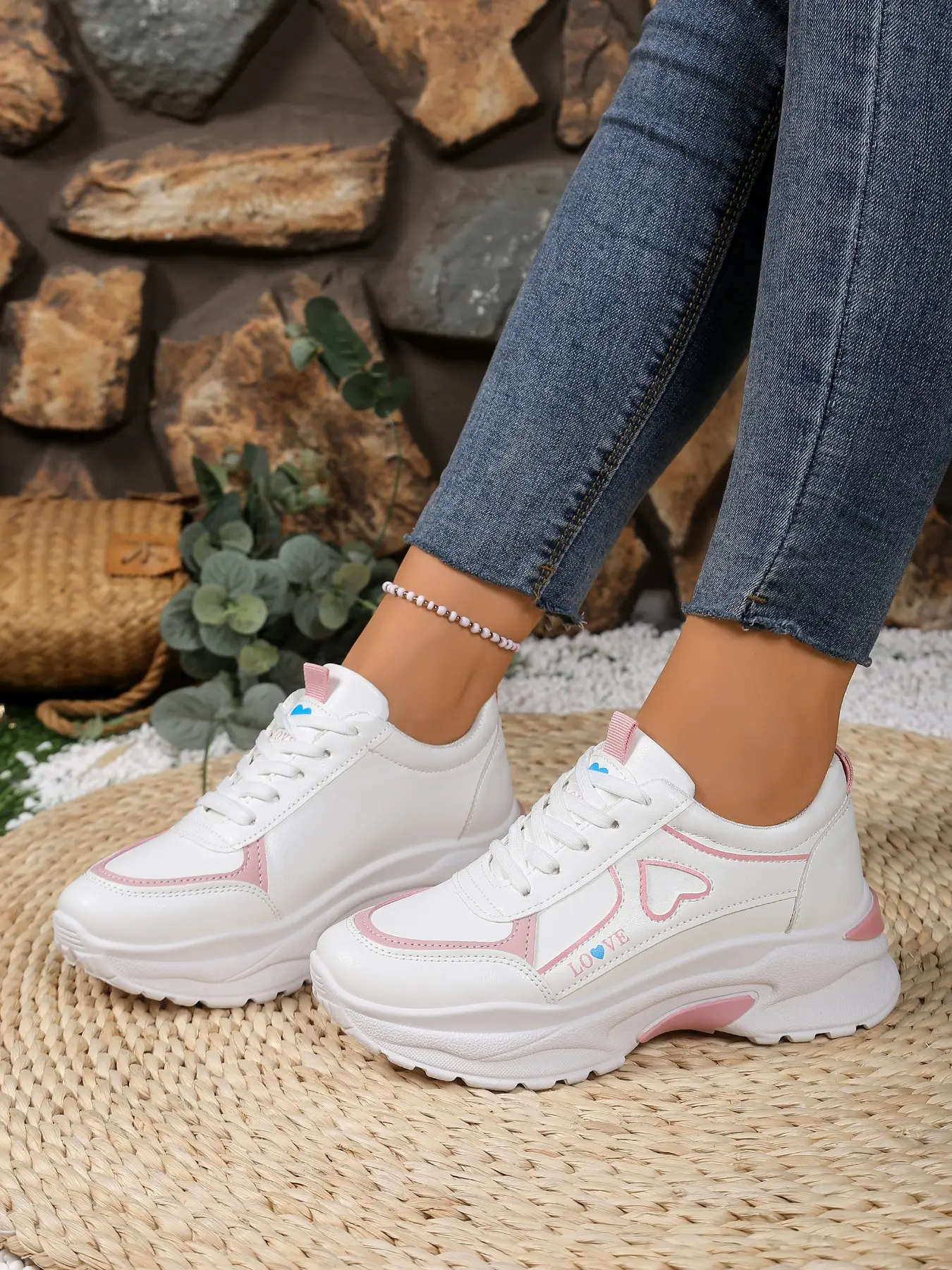 Women's Athleisure Lace‑up Sneakers, Casual Fashion Trainers, Sports Shoes with Breathable Upper and Comfortable Design, Platform Heel, for Jeans and Skirts, Shoes for Daily and Commuting Wears