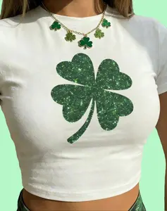 St. Patrick's Day shamrock print slim-fit short-sleeved cropped T-shirt, women's, suitable for spring and summer wear.