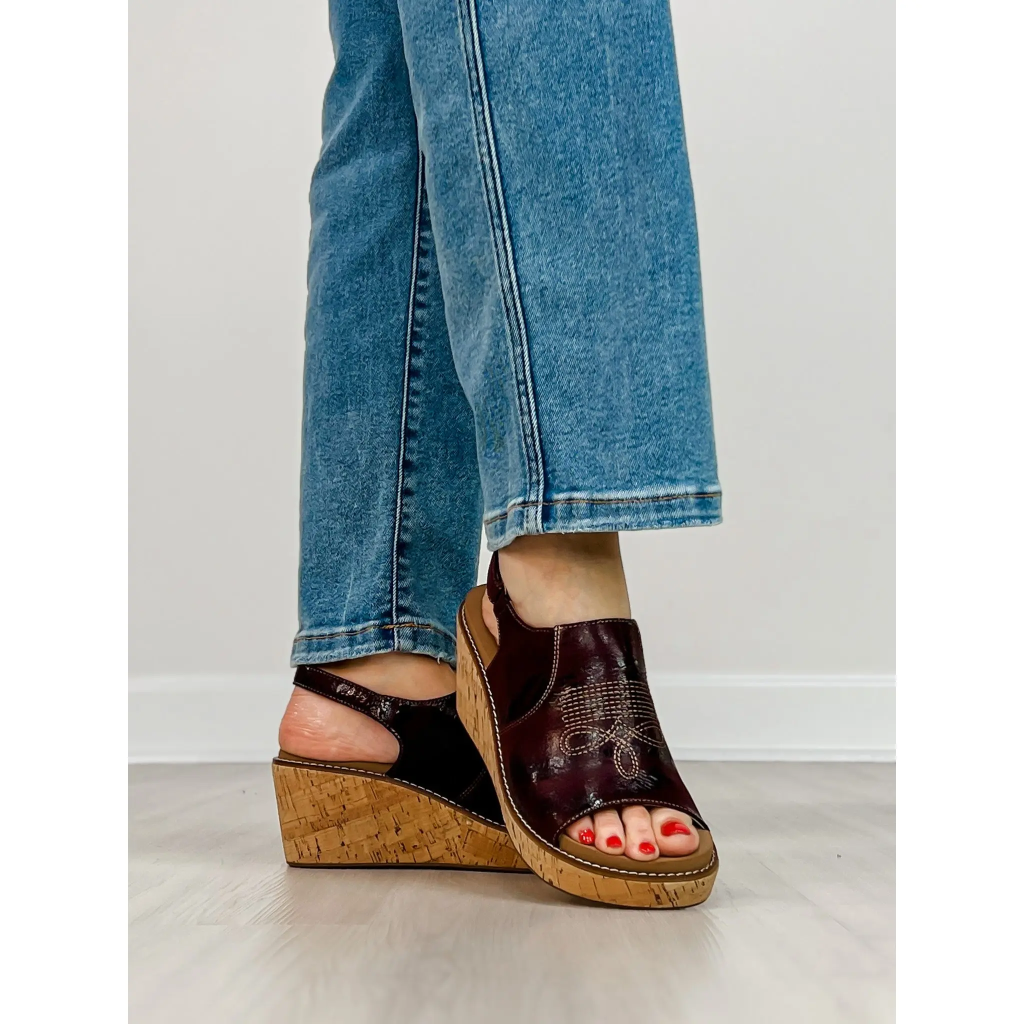 Corkys Most Wanted Wedges in BURGUNDY