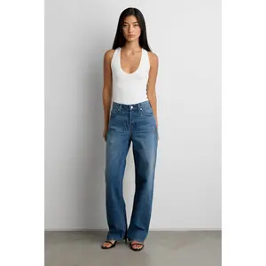 MID-RISE STRAIGHT LEG JEAN