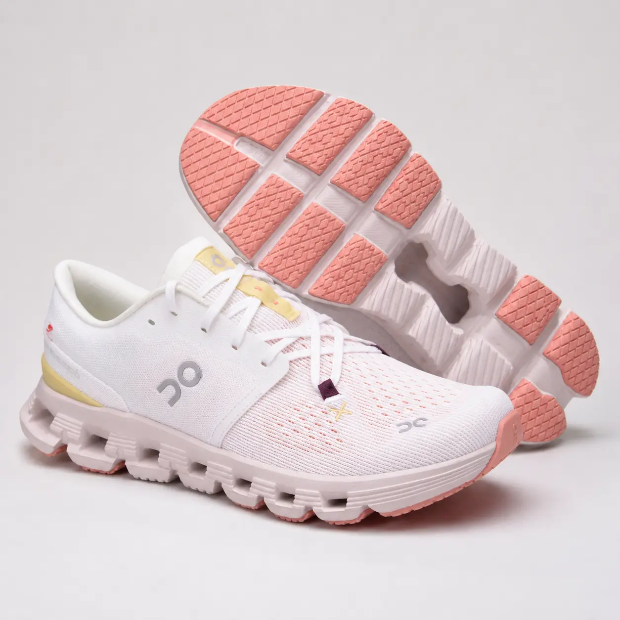 Running shoes, cloud-cushion running shoes; suitable for outdoor running and fitness.